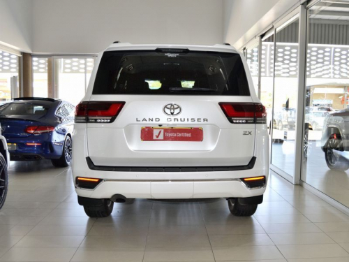 Toyota Land Cruiser 300 Series 3.3TD V6 ZX in Botswana
