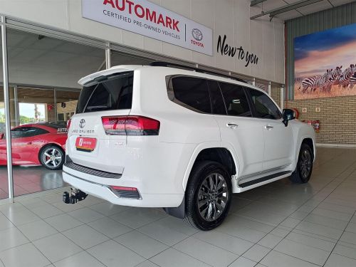 Toyota Land Cruiser 300 ZX 3.5T in Botswana