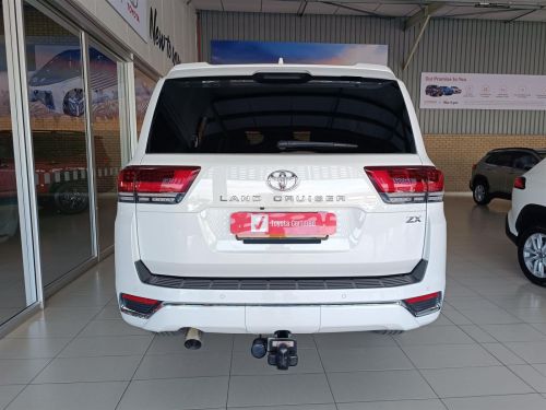 Toyota Land Cruiser 300 ZX 3.5T in Botswana