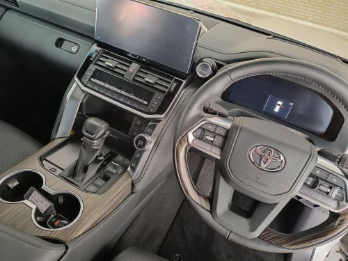 Toyota Land Cruiser 300 ZX 3.5T in Botswana