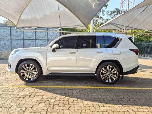 Lexus LX500D Urban in Botswana