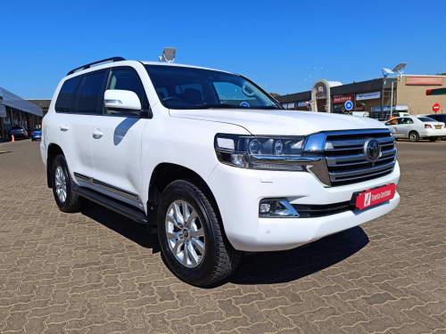 Toyota Land Cruiser 200 4.5TD VX-R V8 in Botswana