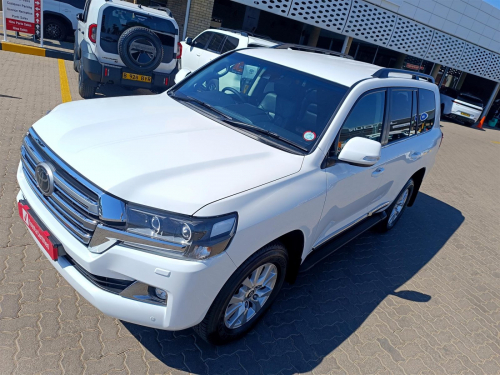 Toyota Land Cruiser 200 4.5TD VX-R V8 in Botswana