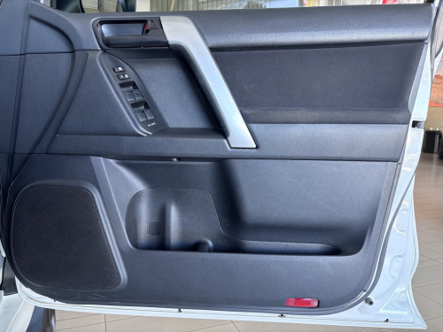 Toyota Land Cruiser  PRADO 2.8 GD-6 TX in Botswana
