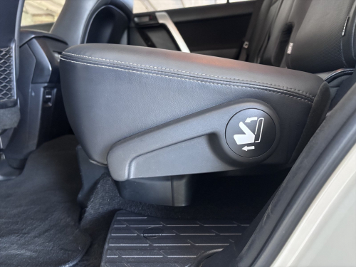 Toyota Land Cruiser  PRADO 2.8 GD-6 TX in Botswana