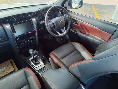 Toyota Fortuner 2.8 GD6 VX 4x4 AT in Botswana