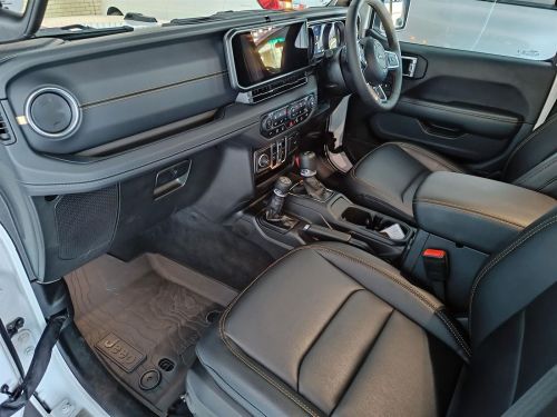 Jeep Wrangler Sahara 4x4 2.0L in Botswana