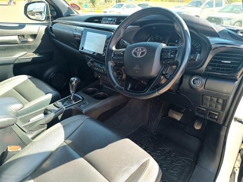 Toyota Hilux Legend 2.8 GD-6 4x4 in Botswana