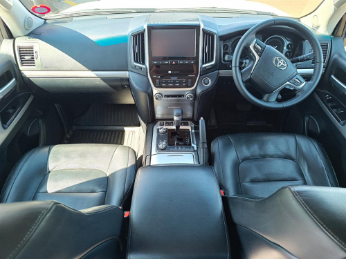 Toyota Land Cruiser 200 4.5TD VX-R V8 in Botswana