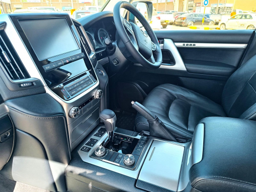 Toyota Land Cruiser 200 4.5TD VX-R V8 in Botswana