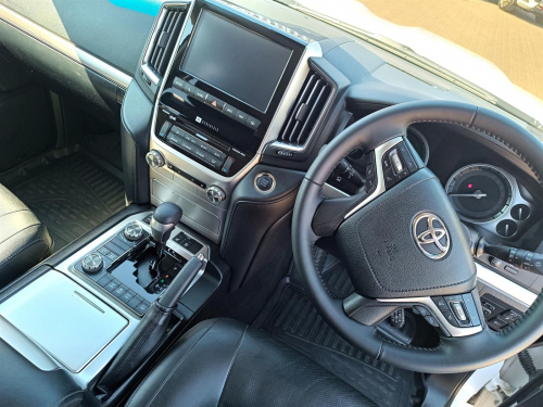Toyota Land Cruiser 200 4.5TD VX-R V8 in Botswana