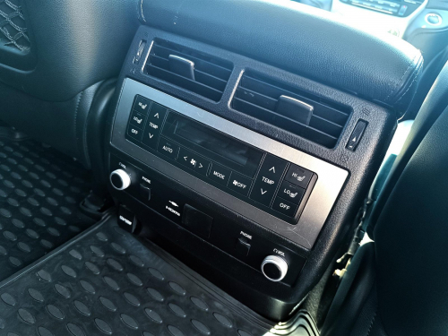 Toyota Land Cruiser 200 4.5TD VX-R V8 in Botswana