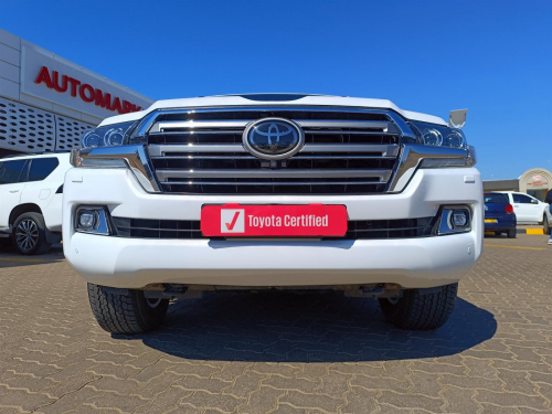 Toyota Land Cruiser 200 4.5TD VX-R V8 in Botswana