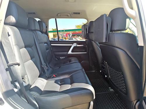 Toyota Land Cruiser 200 4.5TD VX-R V8 in Botswana