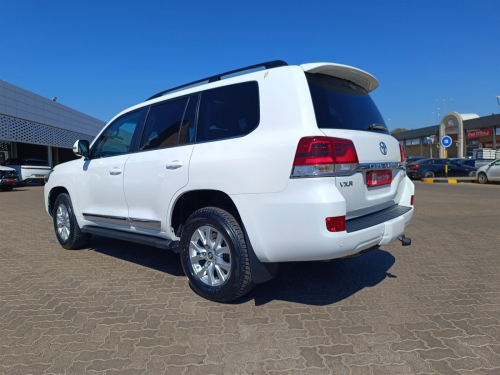 Toyota Land Cruiser 200 4.5TD VX-R V8 in Botswana