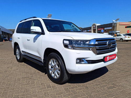 Toyota Land Cruiser 200 4.5TD VX-R V8 in Botswana