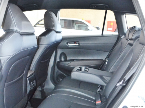 Toyota Corolla Cross 1.8 XS HEV A/T in Botswana
