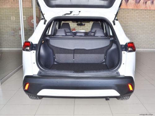 Toyota Corolla Cross 1.8 XS HEV A/T in Botswana