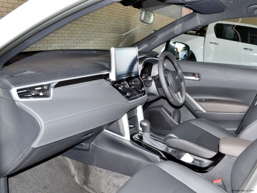 Toyota Corolla Cross 1.8 XS HEV A/T in Botswana