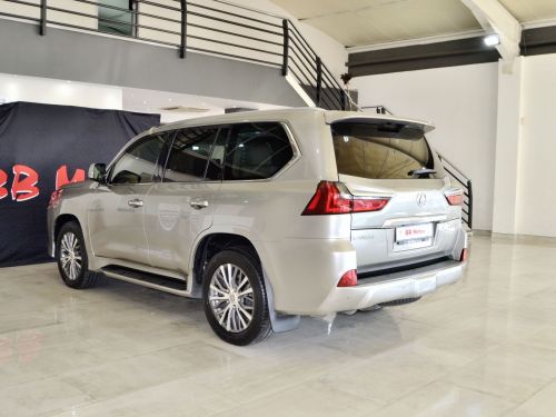 Lexus LX 450d in Botswana