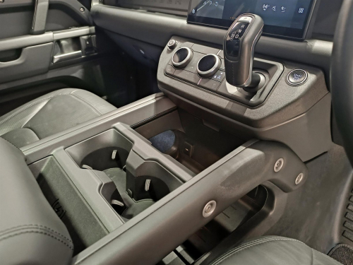 Land Rover Defender 110 3.0D 257kW D350 X-Dynamic HSE in Botswana