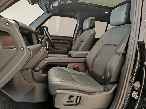 Land Rover Defender 110 3.0D 257kW D350 X-Dynamic HSE in Botswana