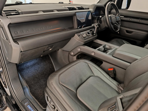 Land Rover Defender 110 3.0D 257kW D350 X-Dynamic HSE in Botswana