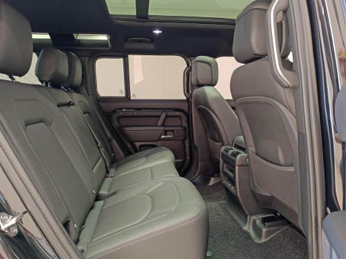Land Rover Defender 110 3.0D 257kW D350 X-Dynamic HSE in Botswana