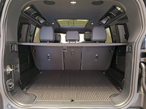 Land Rover Defender 110 3.0D 257kW D350 X-Dynamic HSE in Botswana