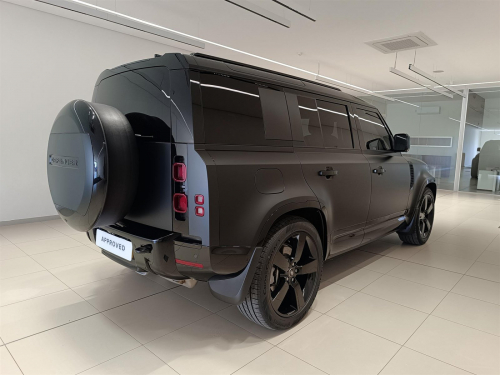 Land Rover Defender 110 3.0D 257kW D350 X-Dynamic HSE in Botswana