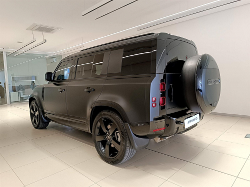 Land Rover Defender 110 3.0D 257kW D350 X-Dynamic HSE in Botswana