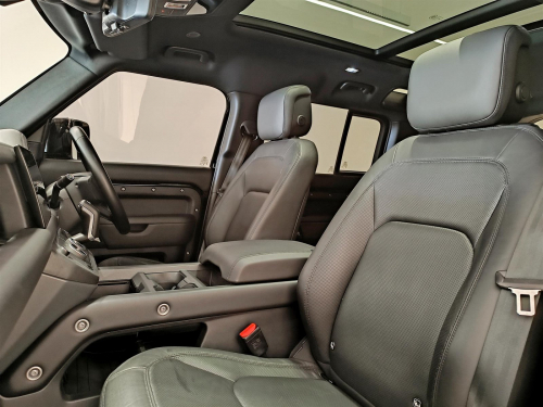 Land Rover Defender 110 3.0D 257kW D350 X-Dynamic HSE in Botswana
