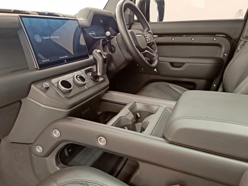 Land Rover Defender 110 3.0D 257kW D350 X-Dynamic HSE in Botswana
