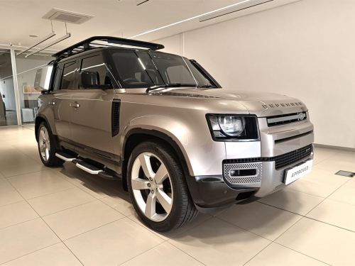 Land Rover Defender 110 3.0D 221kW D300 X-Dynamic HSE in Botswana