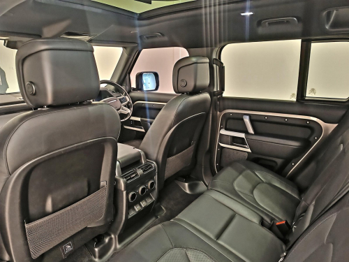 Land Rover Defender 110 3.0D 221kW D300 X-Dynamic HSE in Botswana