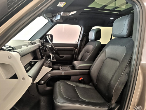 Land Rover Defender 110 3.0D 221kW D300 X-Dynamic HSE in Botswana