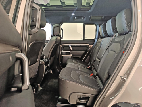 Land Rover Defender 110 3.0D 221kW D300 X-Dynamic HSE in Botswana