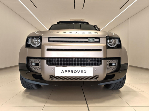 Land Rover Defender 110 3.0D 221kW D300 X-Dynamic HSE in Botswana