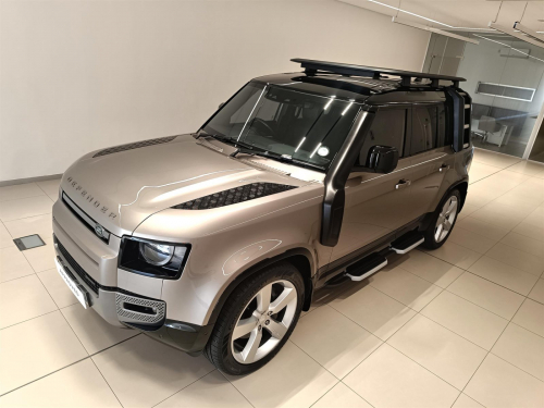 Land Rover Defender 110 3.0D 221kW D300 X-Dynamic HSE in Botswana