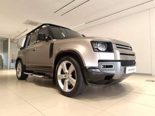 Land Rover Defender 110 3.0D 221kW D300 X-Dynamic HSE in Botswana