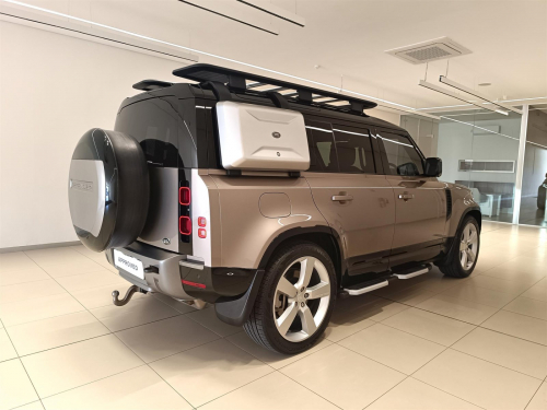 Land Rover Defender 110 3.0D 221kW D300 X-Dynamic HSE in Botswana