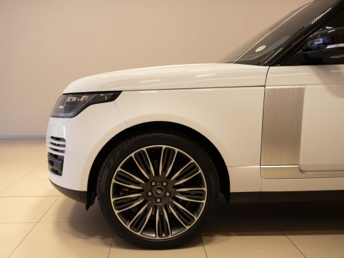 Land Rover Range Rover Vogue 5.0L S/C P525 SE in Botswana