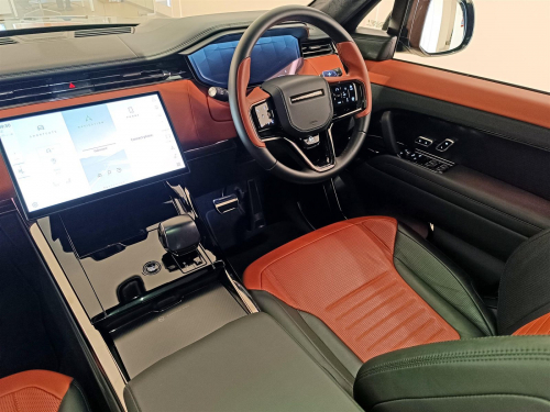 Range Rover Sport 4.4 V8 P8S AWD SWB SV 635PS in Botswana