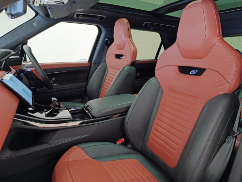 Range Rover Sport 4.4 V8 P8S AWD SWB SV 635PS in Botswana