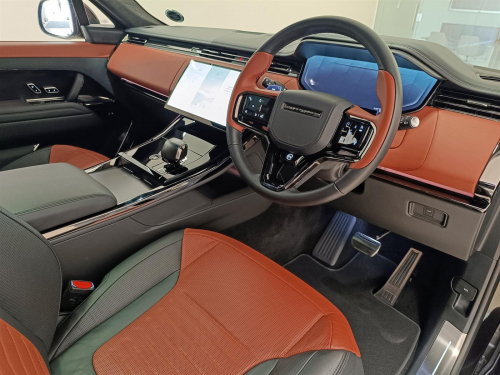 Range Rover Sport 4.4 V8 P8S AWD SWB SV 635PS in Botswana