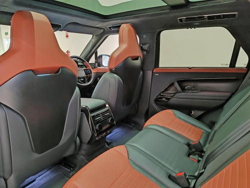 Range Rover Sport 4.4 V8 P8S AWD SWB SV 635PS in Botswana