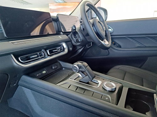 GWM P300 2.4T 9AT LT 4x2 in Botswana