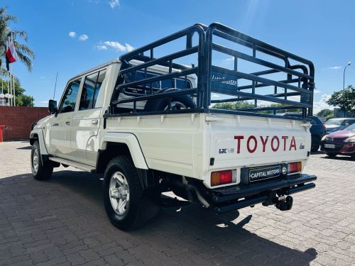 Toyota Land Cruiser 79 4.5L LX V8 in Botswana