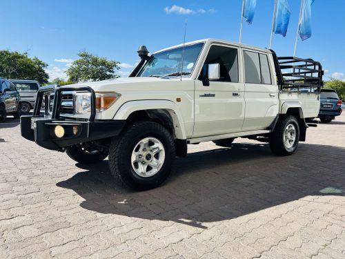 Toyota Land Cruiser 79 4.5L LX V8 in Botswana