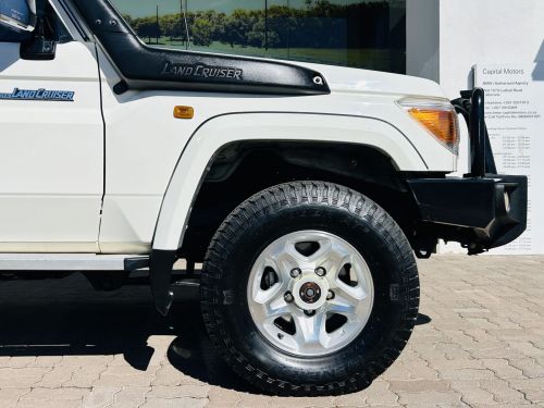 Toyota Land Cruiser 79 4.5L LX V8 in Botswana